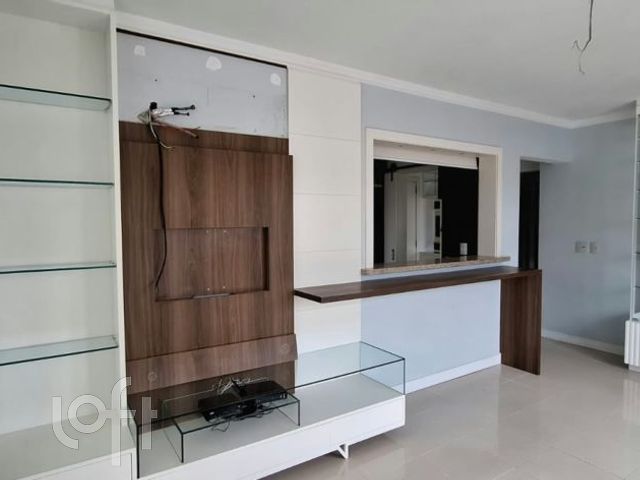 Apartamento com 74m², 2 dormitórios, 1 suíte, 2 vagas, Petrópolis em Porto Alegre