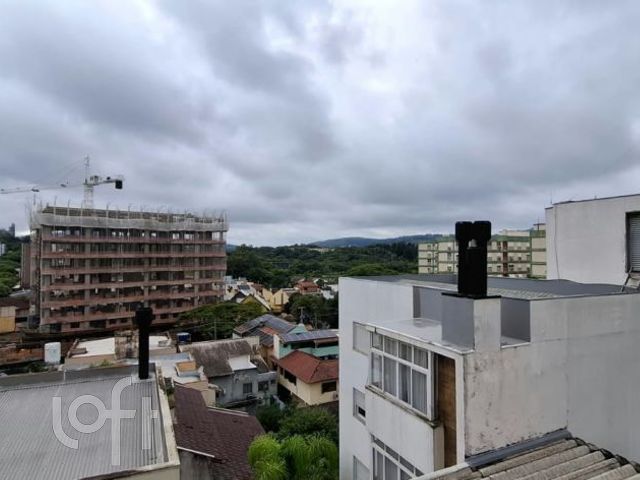 Apartamento com 74m², 2 dormitórios, 1 suíte, 2 vagas, Petrópolis em Porto Alegre