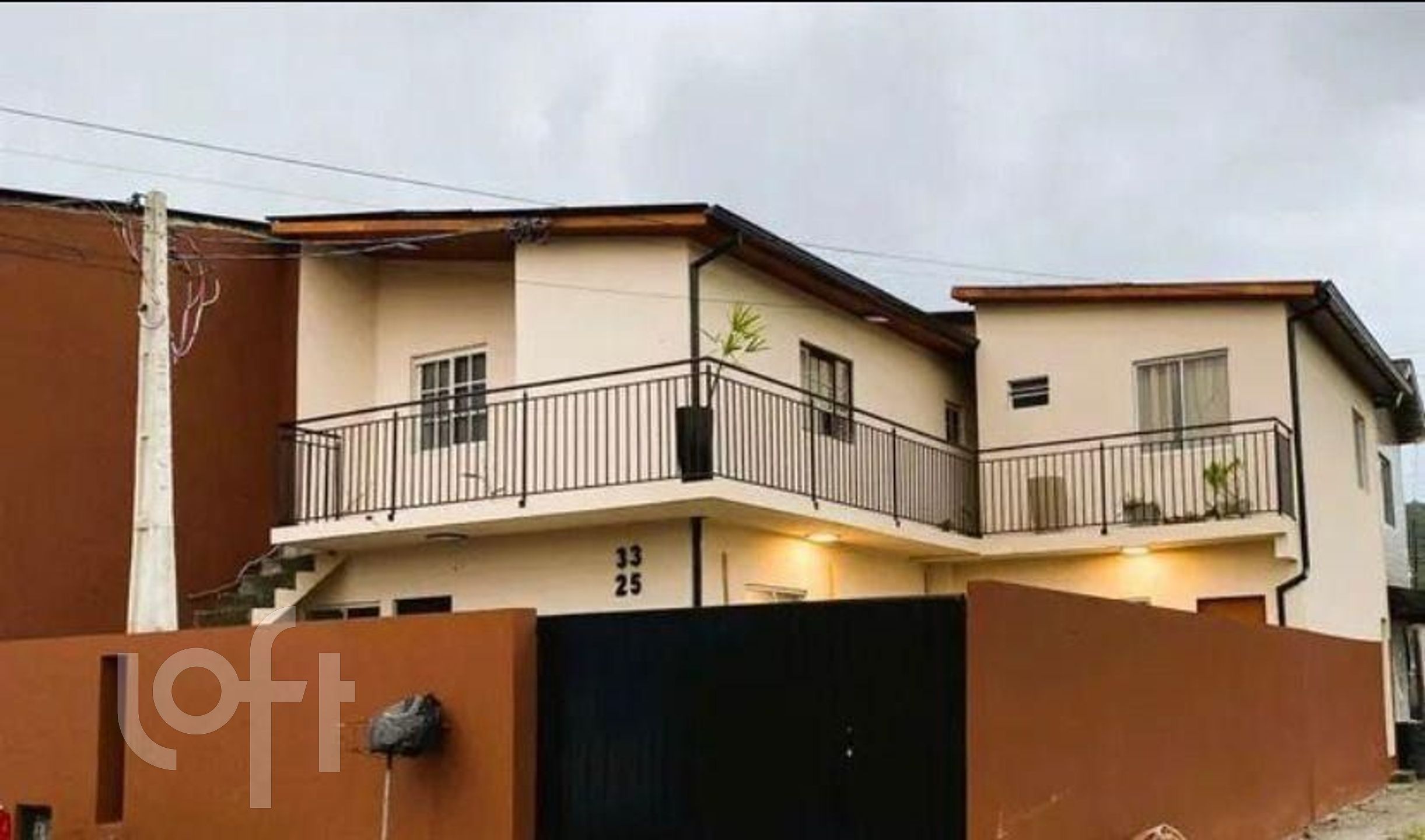 Casa Residencial com 98m², 7 quartos, 2 suítes, 3 garagens, no bairro Serraria em São José