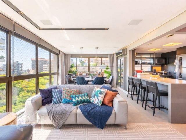 Apartamento com 117m², 3 dormitórios, 3 suítes, 2 vagas, Petrópolis em Porto Alegre