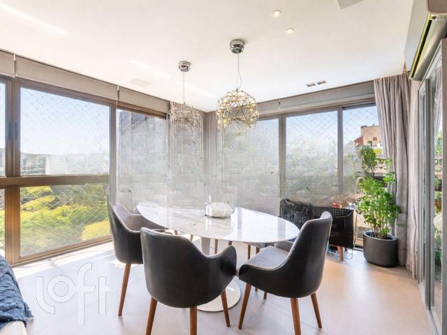 Apartamento com 117m², 3 dormitórios, 3 suítes, 2 vagas, Petrópolis em Porto Alegre