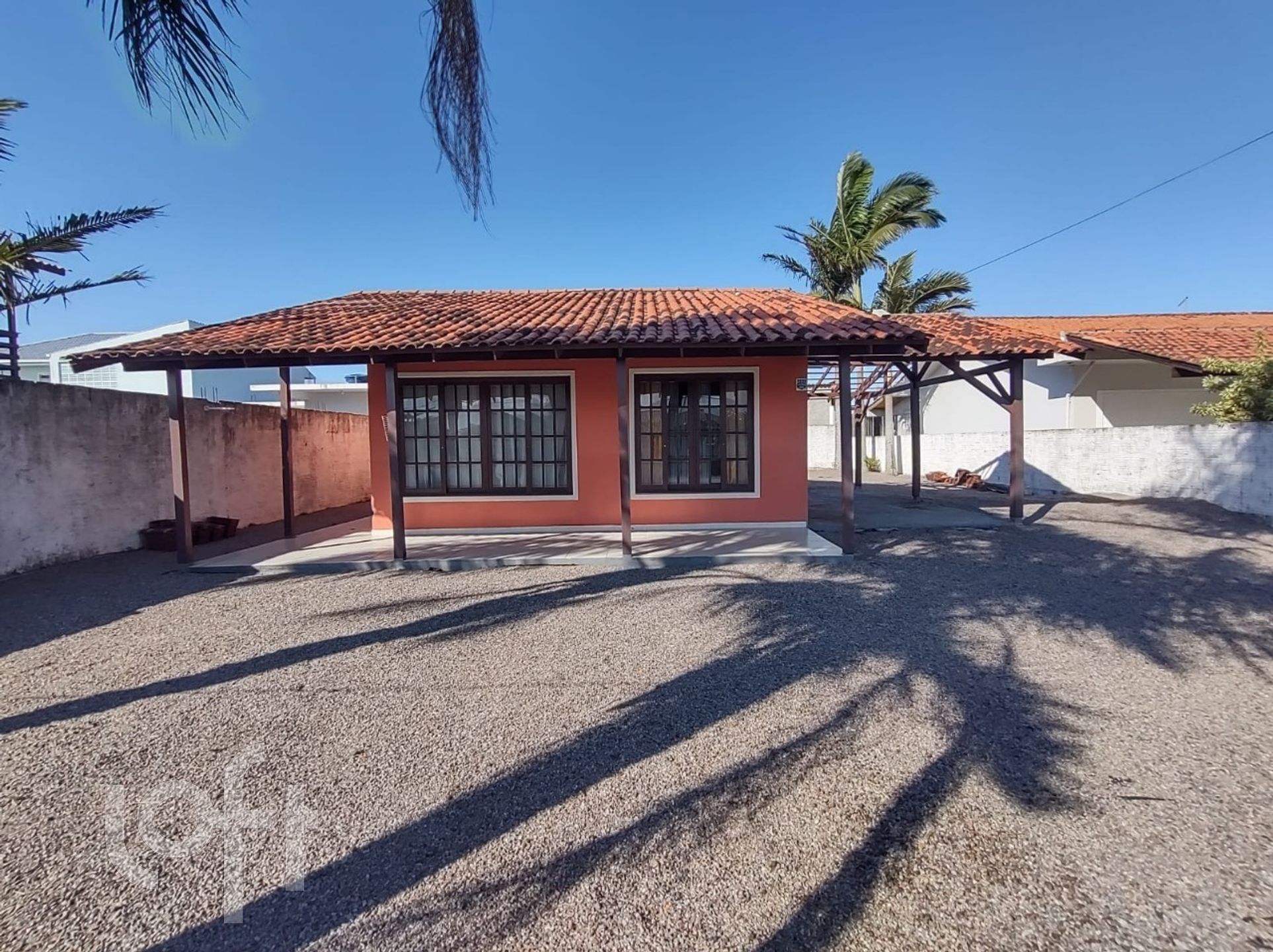 Casa à venda em Pinheira com 60 m², 2 quartos, 3 vagas