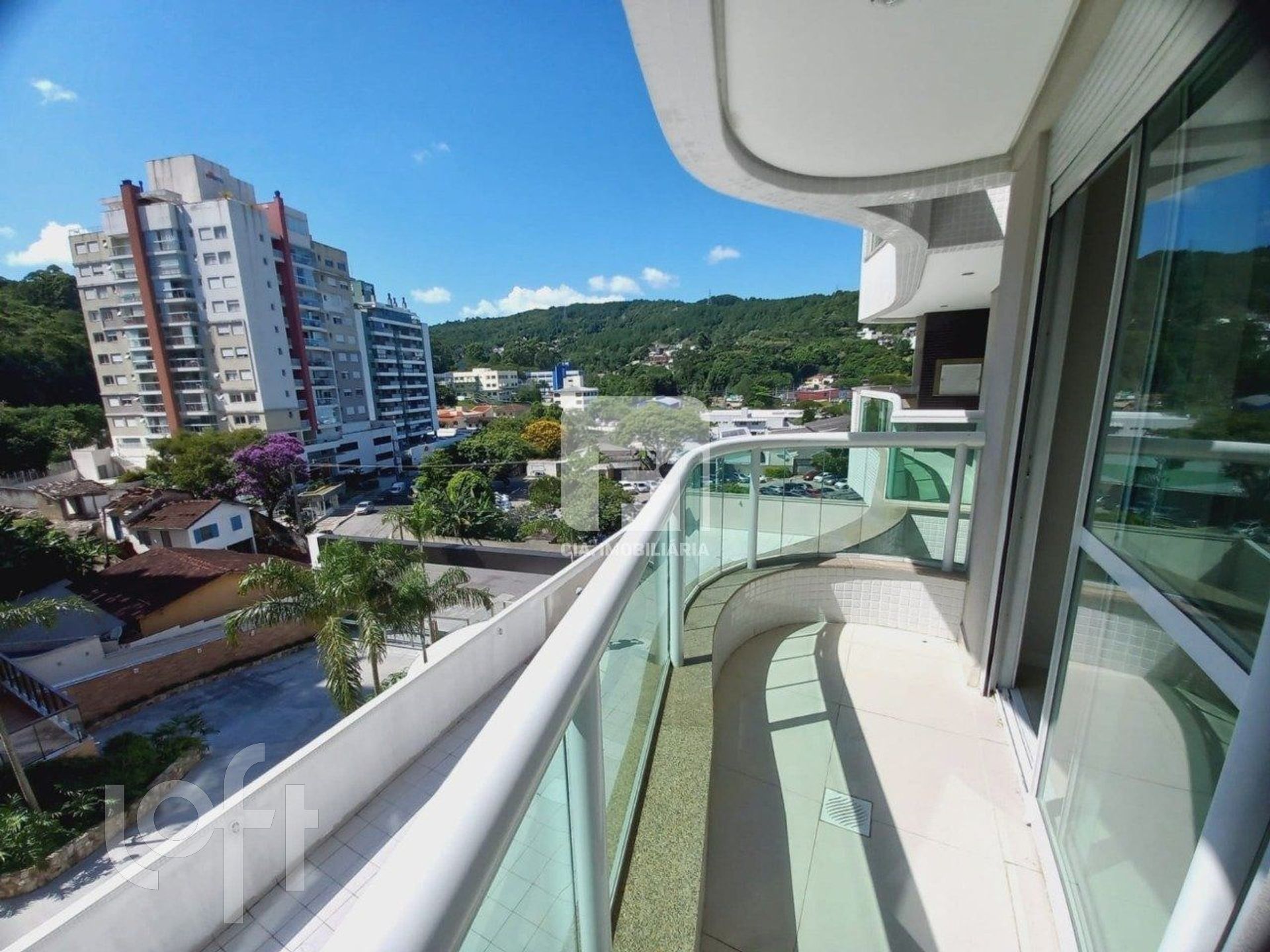 Apartamentos com 127m², 4 quartos, 1 suíte, 2 garagens, no bairro Itacorubi em Florianópolis