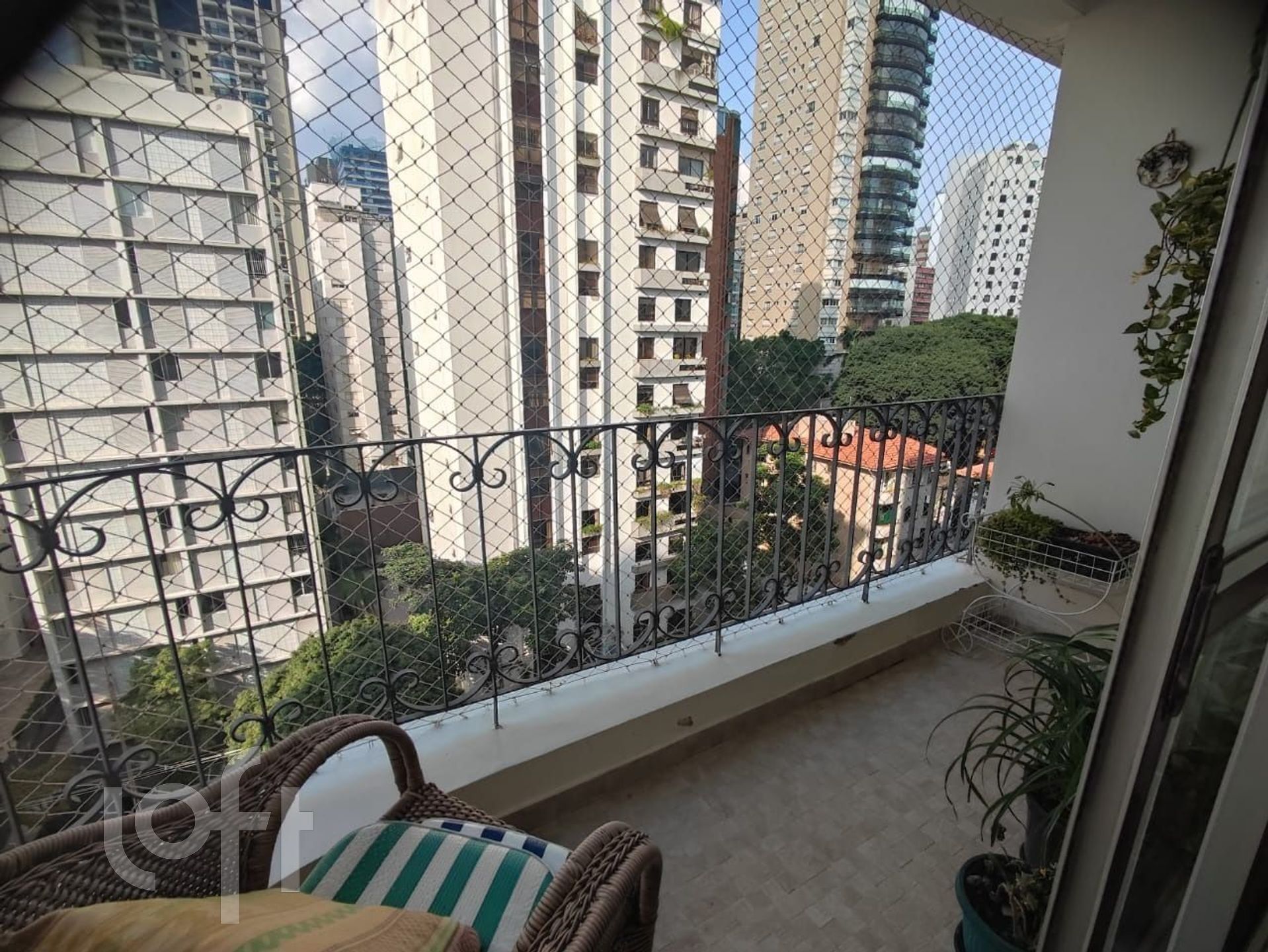 Apartamento à venda com 3 quartos, 159m² - Foto 2