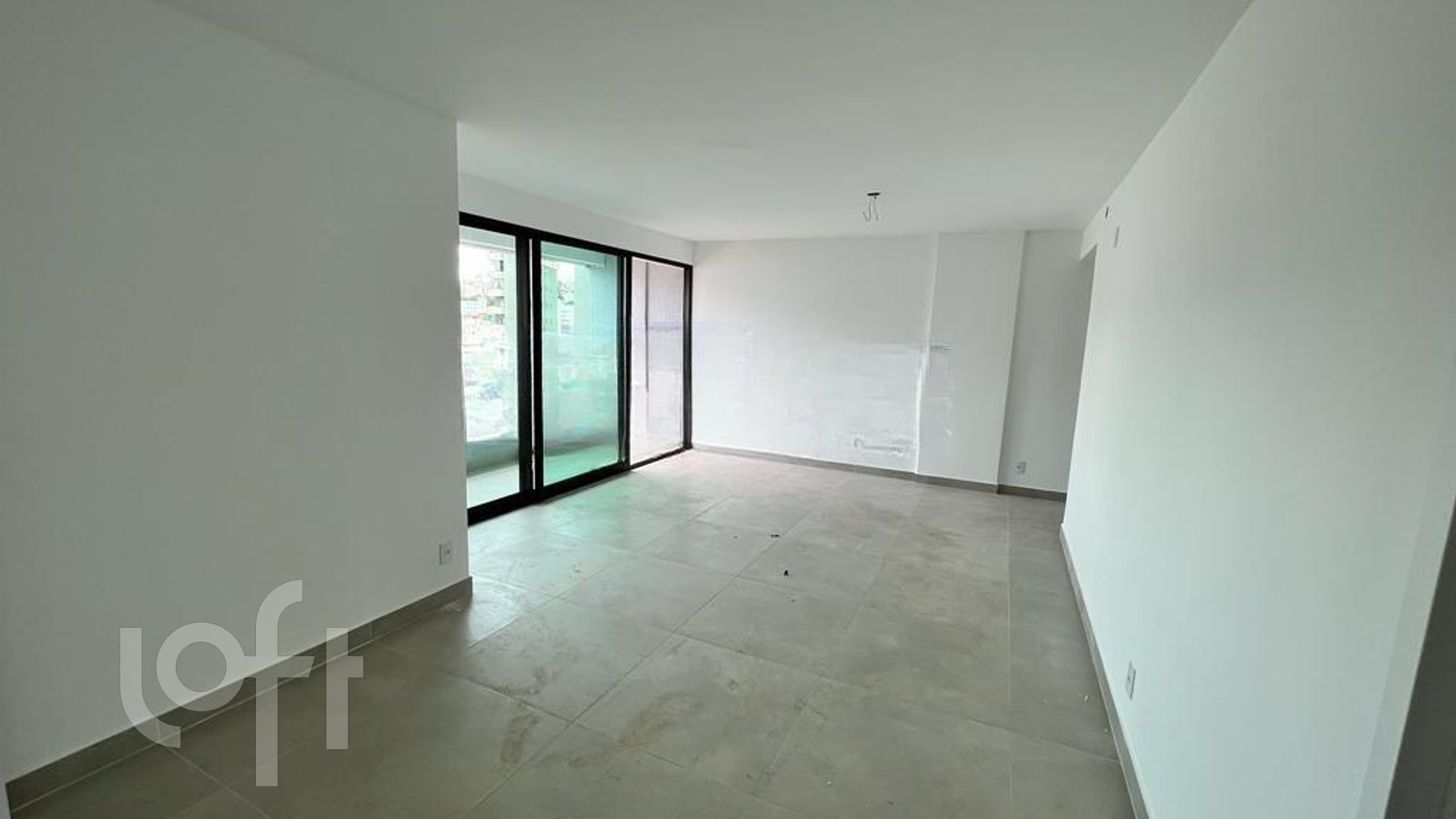 Apartamento à venda com 4 quartos, 134m² - Foto 2