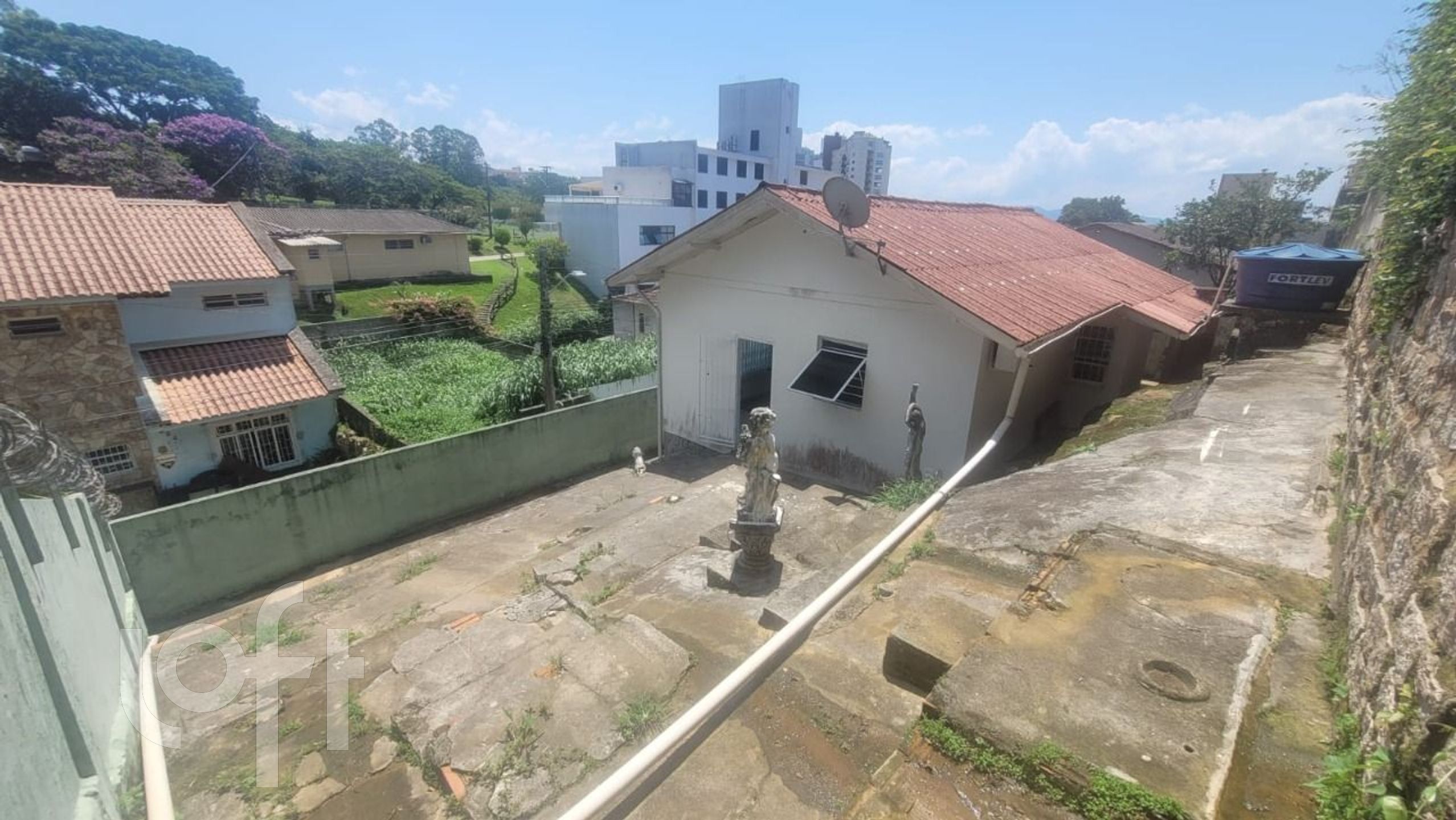 Casa à venda em Agronômica com 90 m², 2 quartos, 1 vaga