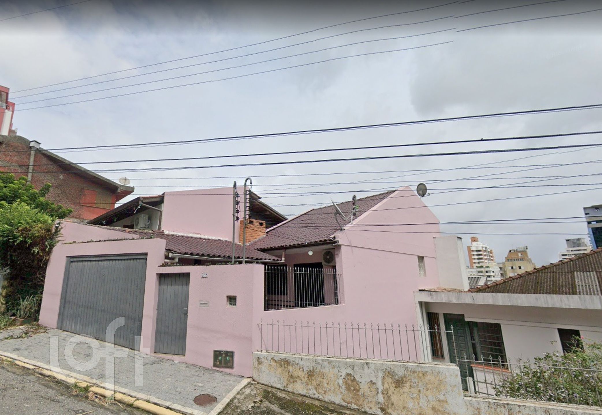 Casa Residencial com 135m², 3 quartos, 1 suíte, 1 garagem, no bairro Centro em Florianópolis