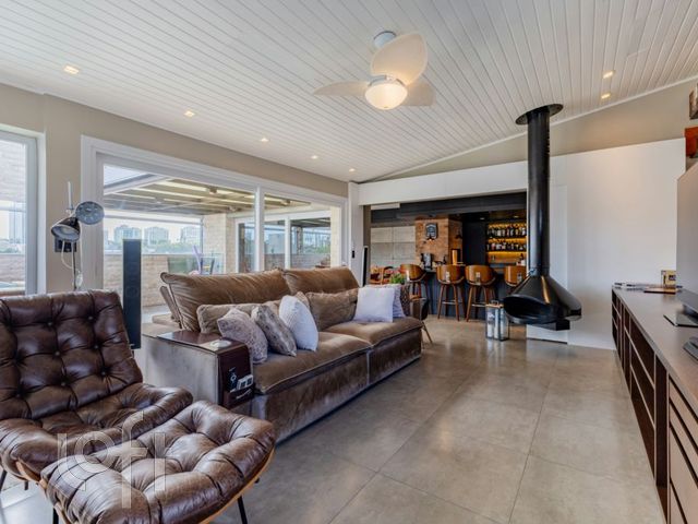 Apartamento com 223m², 3 dormitórios, 1 suíte, 1 vaga, Boa Vista em Porto Alegre