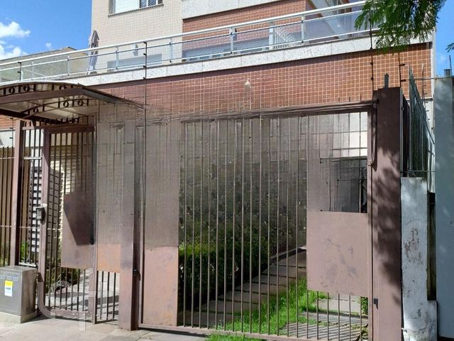 Apartamento com 90m², 3 dormitórios, 1 suíte, 3 vagas, Petrópolis em Porto Alegre