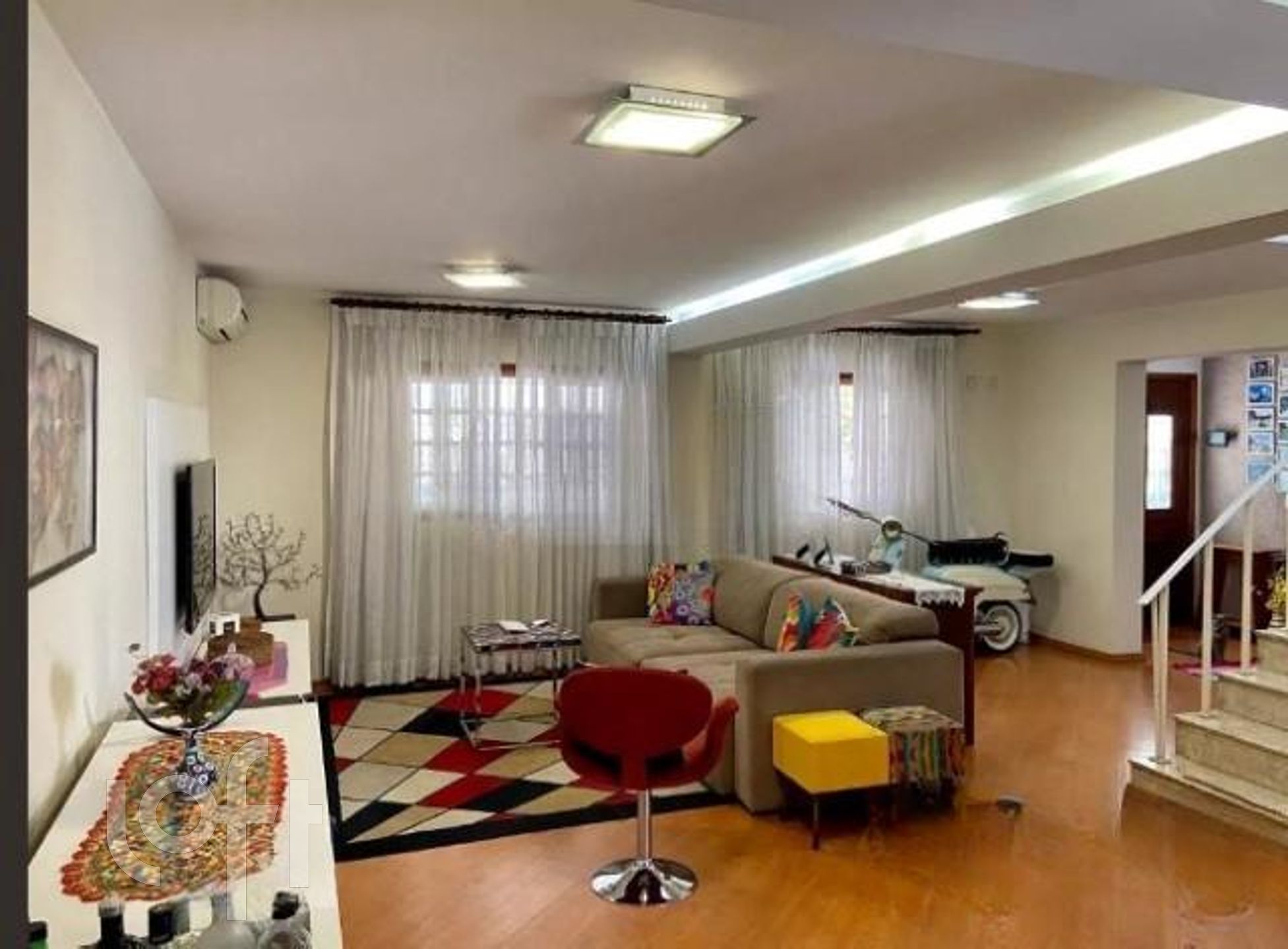 Casa à venda com 3 quartos, 200m² - Foto 1