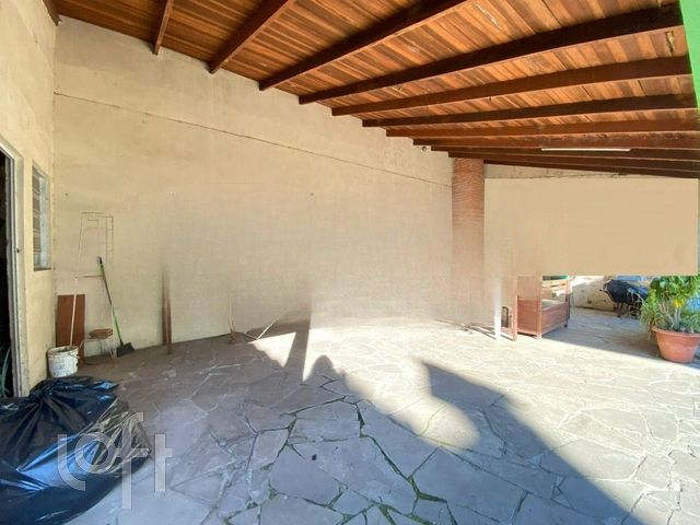 Casa com 176m², 3 dormitórios, 5 vagas, Petrópolis em Porto Alegre