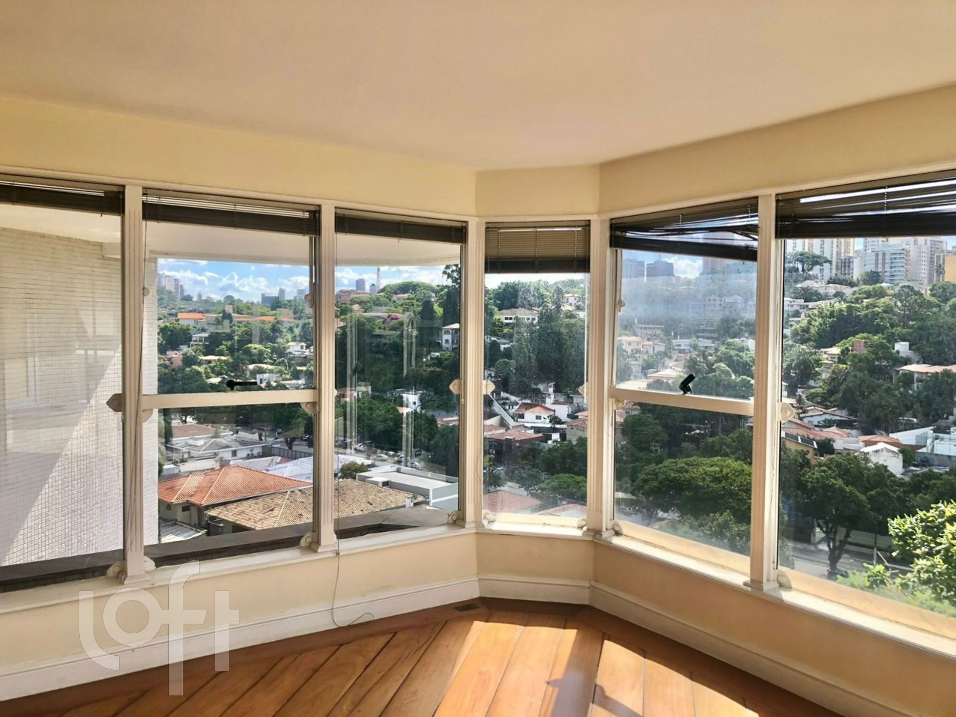 Apartamento à venda com 4 quartos, 347m² - Foto 1