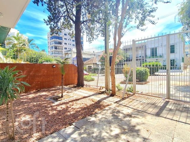 Casa com 191m², 3 dormitórios, 1 suíte, 3 vagas, Rio Branco em Porto Alegre