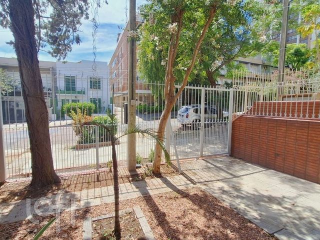 Casa com 191m², 3 dormitórios, 1 suíte, 3 vagas, Rio Branco em Porto Alegre