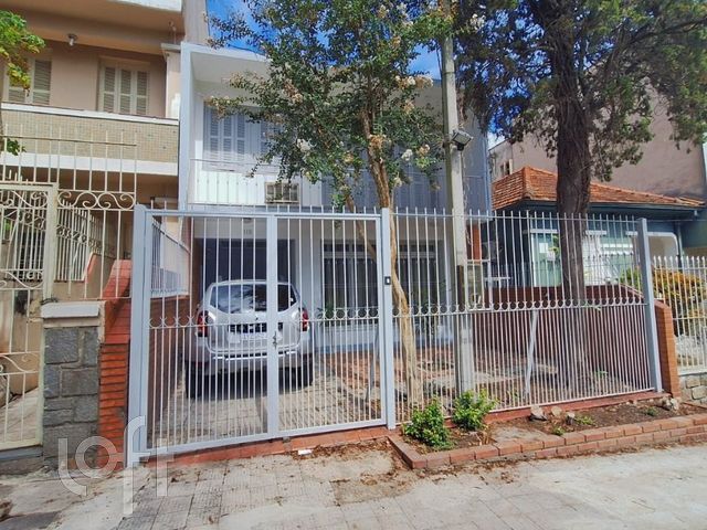 Casa com 191m², 3 dormitórios, 1 suíte, 3 vagas, Rio Branco em Porto Alegre