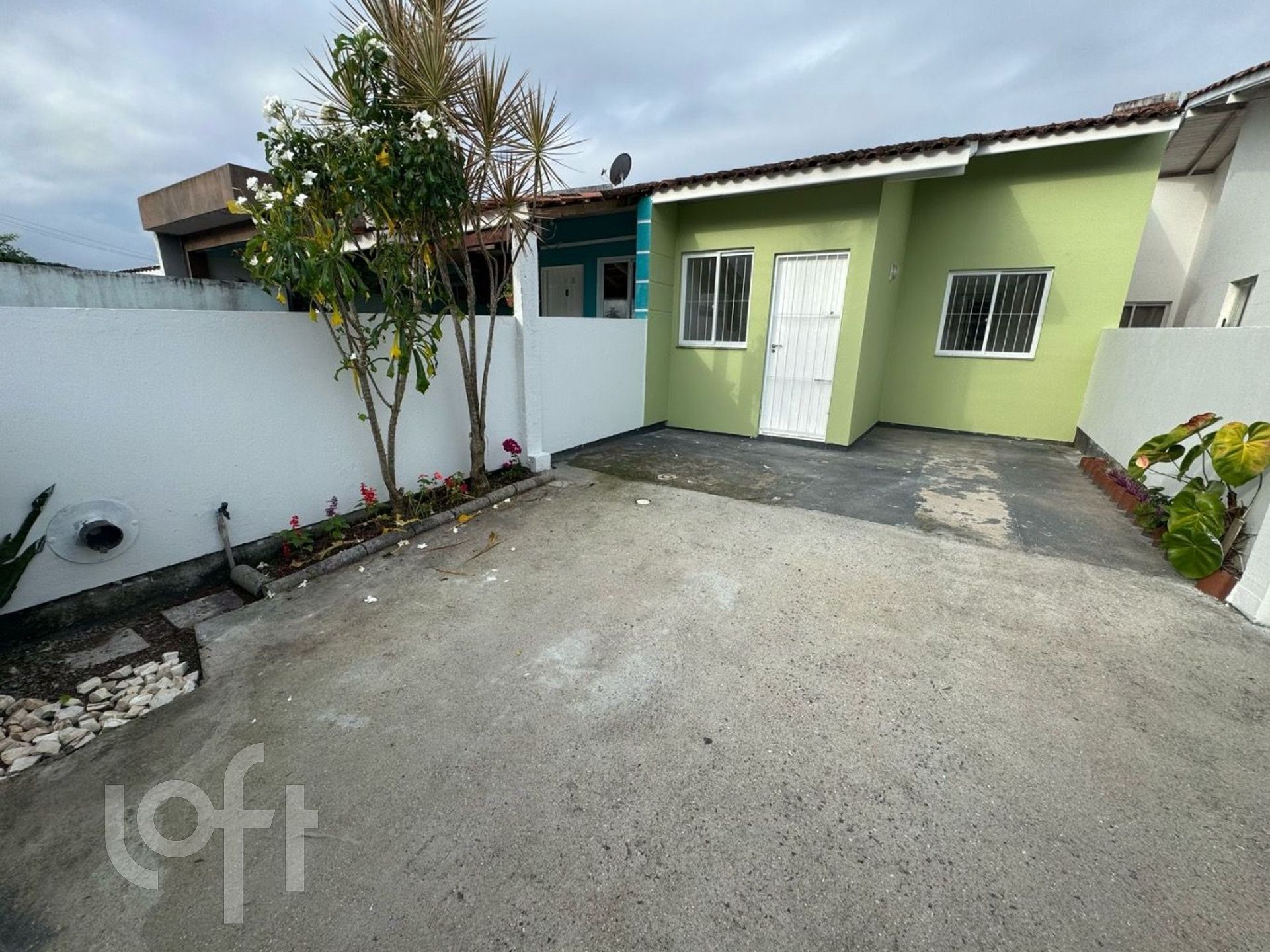 Casa à venda em Forquilhas com 50 m², 2 quartos, 1 vaga