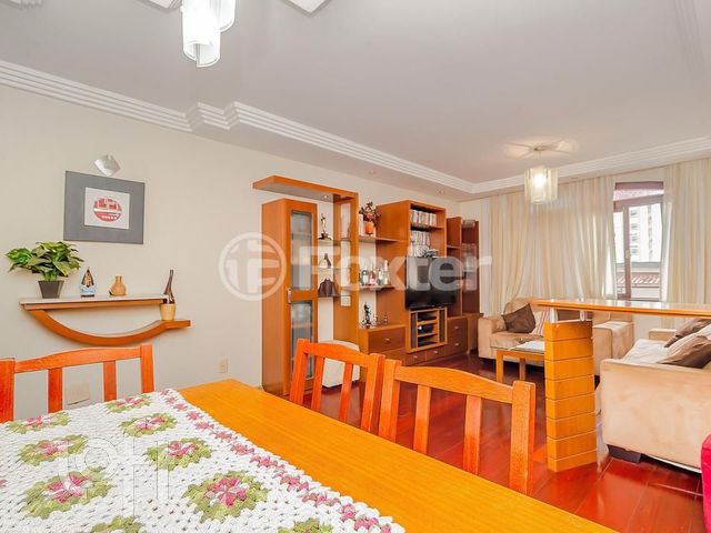 Apartamento com 99m², 3 dormitórios, 1 suíte, 1 vaga, Petrópolis em Porto Alegre