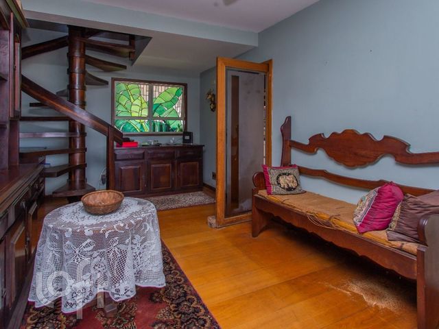 Apartamento com 272m², 3 dormitórios, 1 suíte, 2 vagas, Petrópolis em Porto Alegre