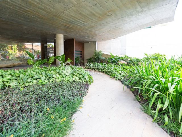 Apartamento com 160m², 3 dormitórios, 3 suítes, 2 vagas, Petrópolis em Porto Alegre