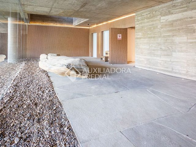 Apartamento com 160m², 3 dormitórios, 3 suítes, 2 vagas, Petrópolis em Porto Alegre