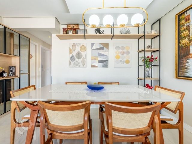 Apartamento com 90m², 2 dormitórios, 2 suítes, 2 vagas, Petrópolis em Porto Alegre