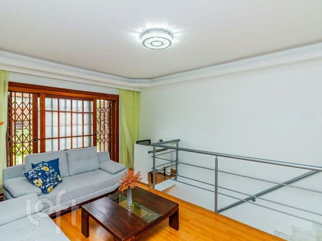 Casa com 200m², 2 dormitórios, 2 vagas, Santana em Porto Alegre