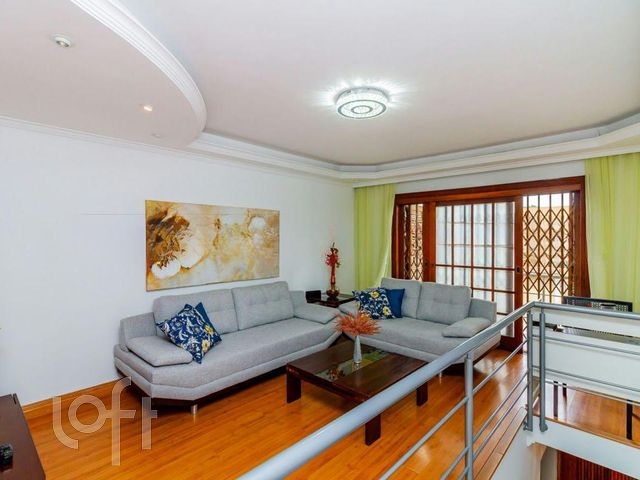 Casa com 200m², 2 dormitórios, 2 vagas, Santana em Porto Alegre