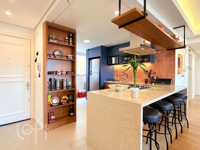 Apartamento com 118m², 3 dormitórios, 1 suíte, 3 vagas, Petrópolis em Porto Alegre