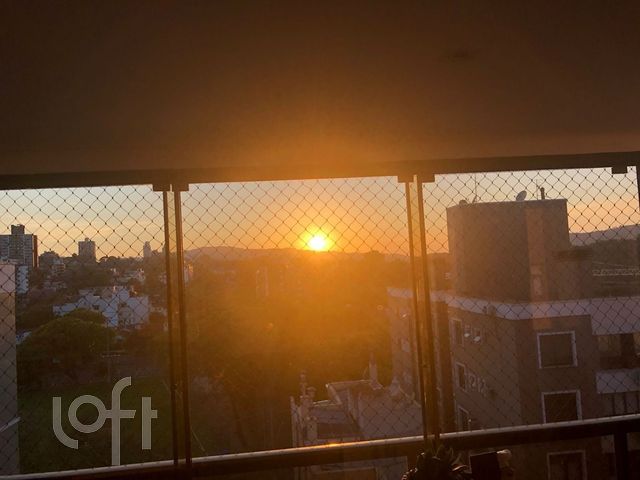 Apartamento com 118m², 3 dormitórios, 1 suíte, 3 vagas, Petrópolis em Porto Alegre