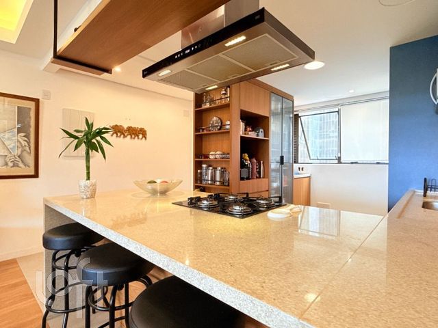 Apartamento com 118m², 3 dormitórios, 1 suíte, 3 vagas, Petrópolis em Porto Alegre