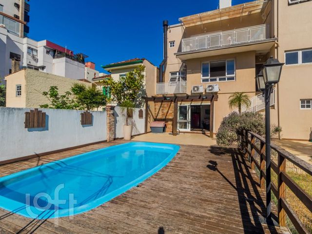 Casa com 402m², 3 dormitórios, 1 suíte, 6 vagas, Higienópolis em Porto Alegre