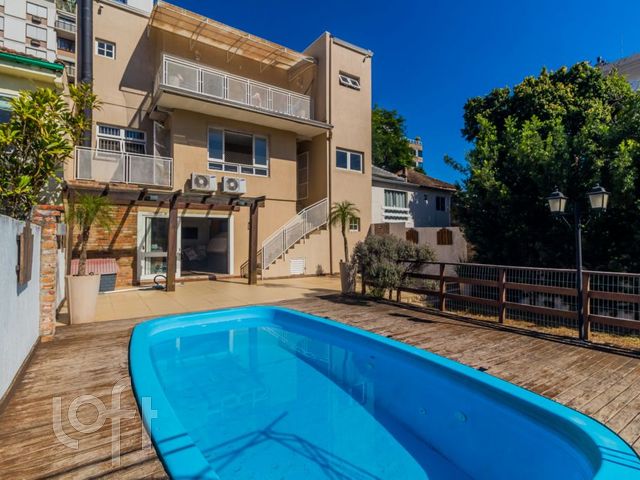 Casa com 402m², 3 dormitórios, 1 suíte, 6 vagas, Higienópolis em Porto Alegre