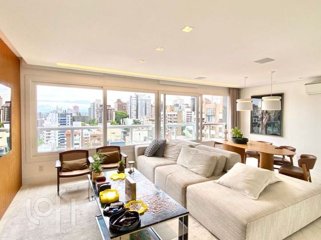 Apartamento com 137m², 3 dormitórios, 3 suítes, 2 vagas, Rio Branco em Porto Alegre