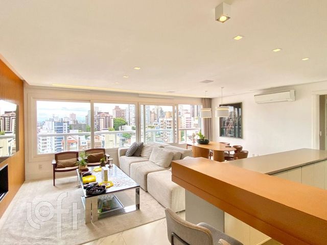 Apartamento com 137m², 3 dormitórios, 3 suítes, 2 vagas, Rio Branco em Porto Alegre
