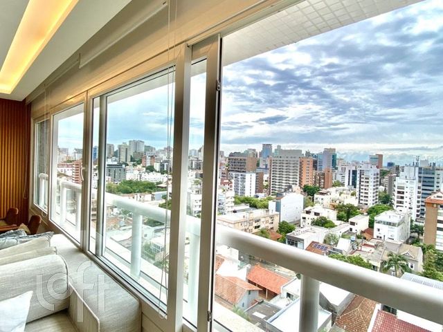 Apartamento com 137m², 3 dormitórios, 3 suítes, 2 vagas, Rio Branco em Porto Alegre