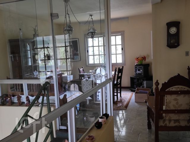 Casa com 500m², 5 dormitórios, 2 suítes, 2 vagas, Petrópolis em Porto Alegre