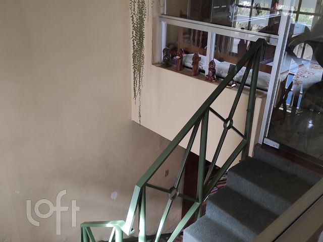 Casa com 500m², 5 dormitórios, 2 suítes, 2 vagas, Petrópolis em Porto Alegre