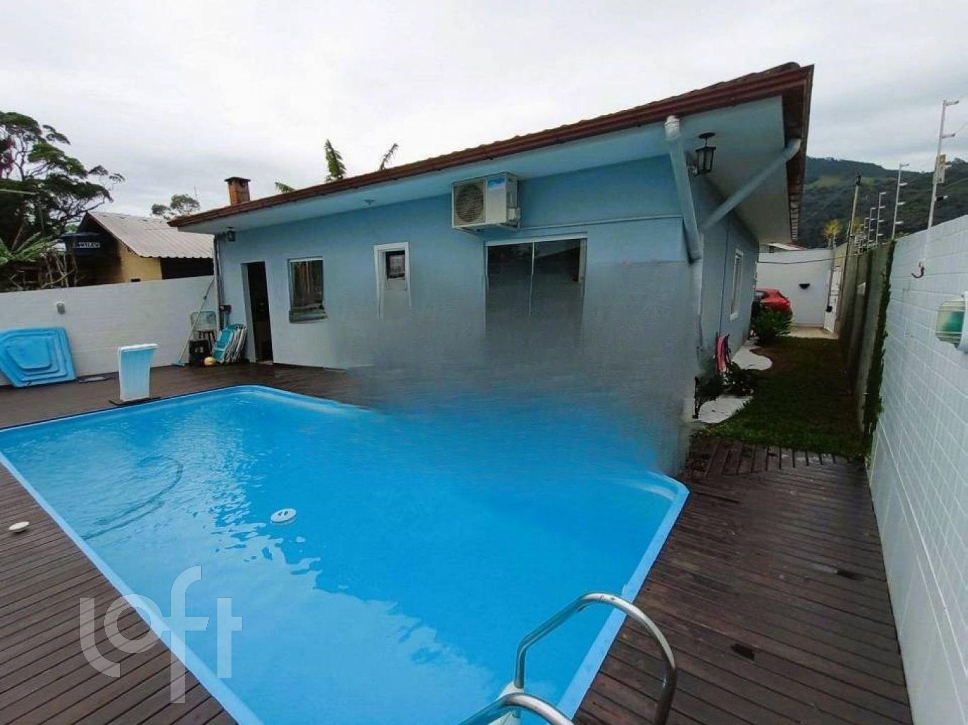 Casa Residencial com 120m², 3 quartos, no bairro Fundos em Biguaçu