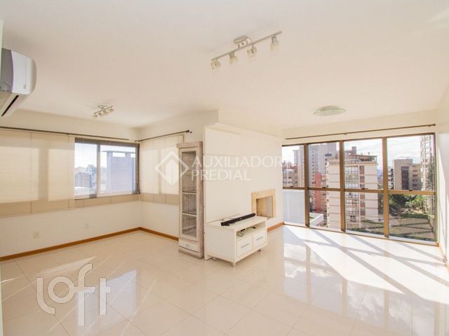 Apartamento com 86m², 2 dormitórios, 1 suíte, 2 vagas, Rio Branco em Porto Alegre