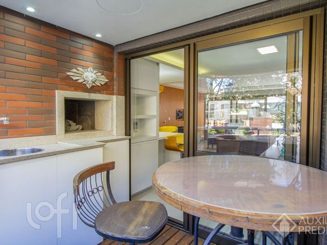 Apartamento com 150m², 2 dormitórios, 2 suítes, 2 vagas, Petrópolis em Porto Alegre