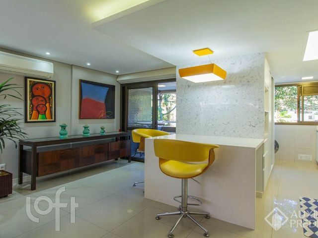 Apartamento com 150m², 2 dormitórios, 2 suítes, 2 vagas, Petrópolis em Porto Alegre