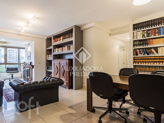 Apartamento com 81m², 2 dormitórios, 1 suíte, 2 vagas, Moinhos de Vento em Porto Alegre