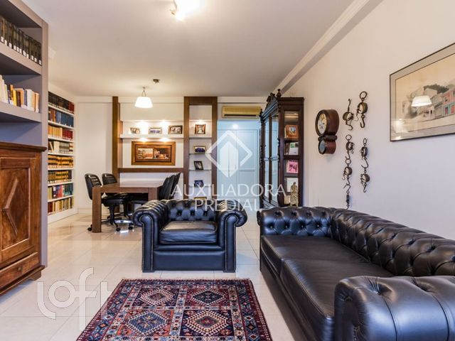 Apartamento com 81m², 2 dormitórios, 1 suíte, 2 vagas, Moinhos de Vento em Porto Alegre