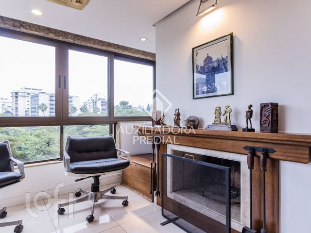 Apartamento com 81m², 2 dormitórios, 1 suíte, 2 vagas, Moinhos de Vento em Porto Alegre