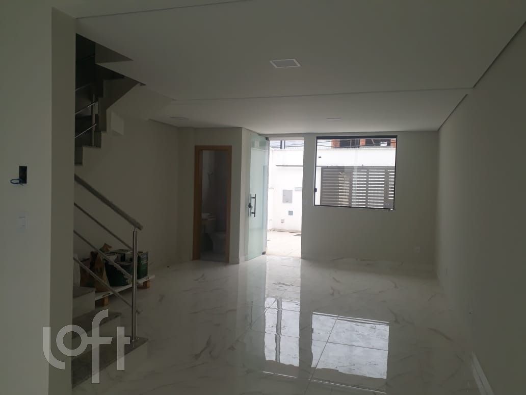 Casa à venda com 3 quartos, 102m² - Foto 1