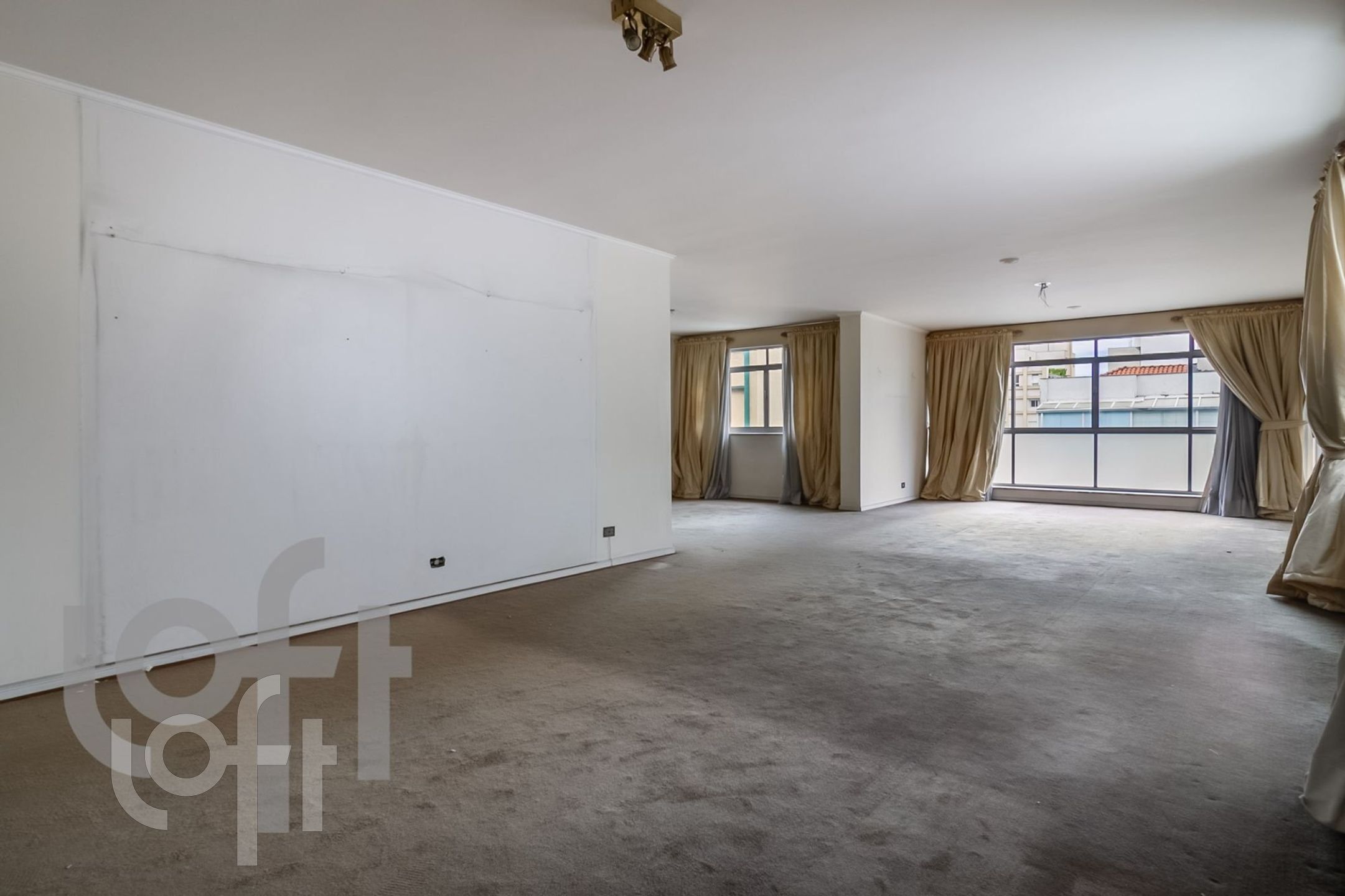 Apartamento à venda com 3 quartos, 210m² - Foto 1