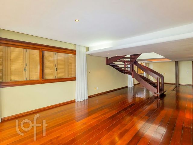 Apartamento com 341m², 5 dormitórios, 1 suíte, 2 vagas, Petrópolis em Porto Alegre