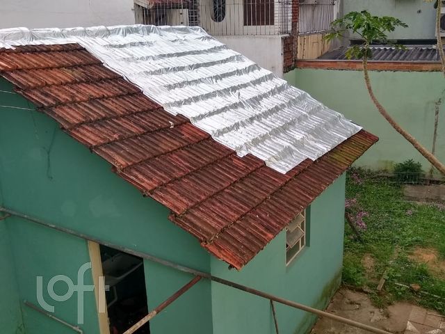 Casa com 98m², 4 dormitórios, 1 vaga, Petrópolis em Porto Alegre
