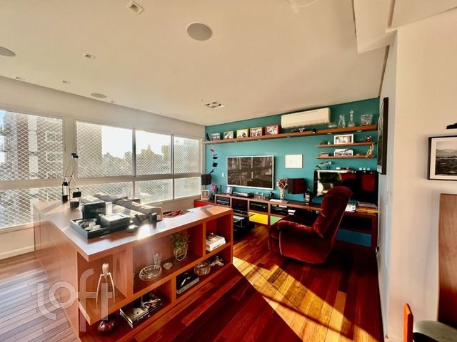 Apartamento com 94m², 2 dormitórios, 2 suítes, 2 vagas, Petrópolis em Porto Alegre