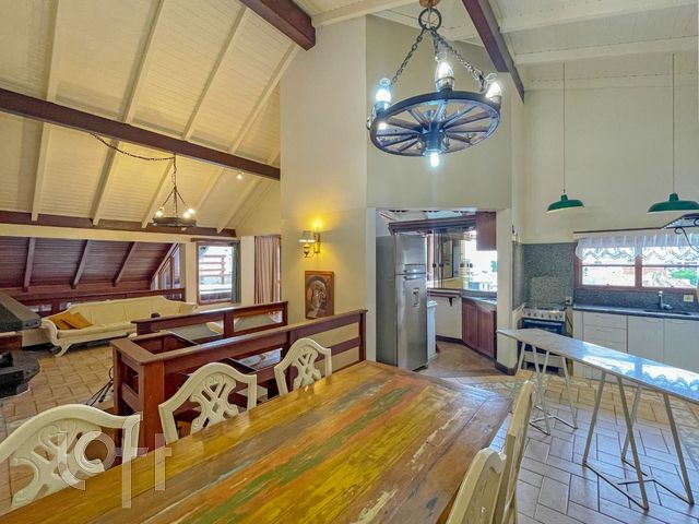 Apartamento com 234m², 3 dormitórios, 2 suítes, 2 vagas, Auxiliadora em Porto Alegre